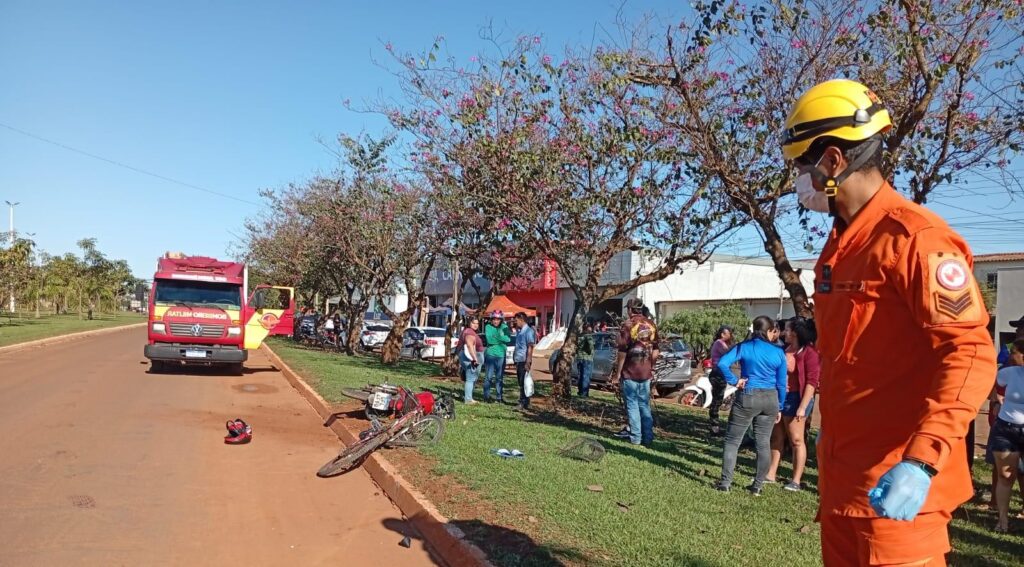 Ciclista fica gravemente ferido após colisão com motocicleta em Chapadão do Céu