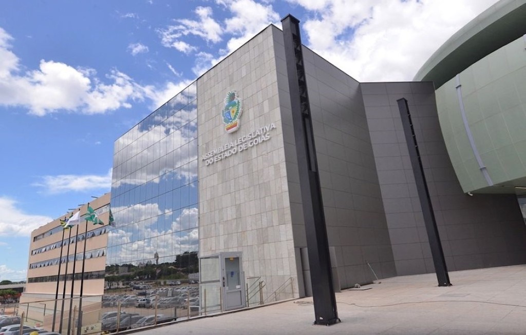 Frente Parlamentar de Combate ao Feminicídio é instalada na Assembleia Legislativa de Goiás