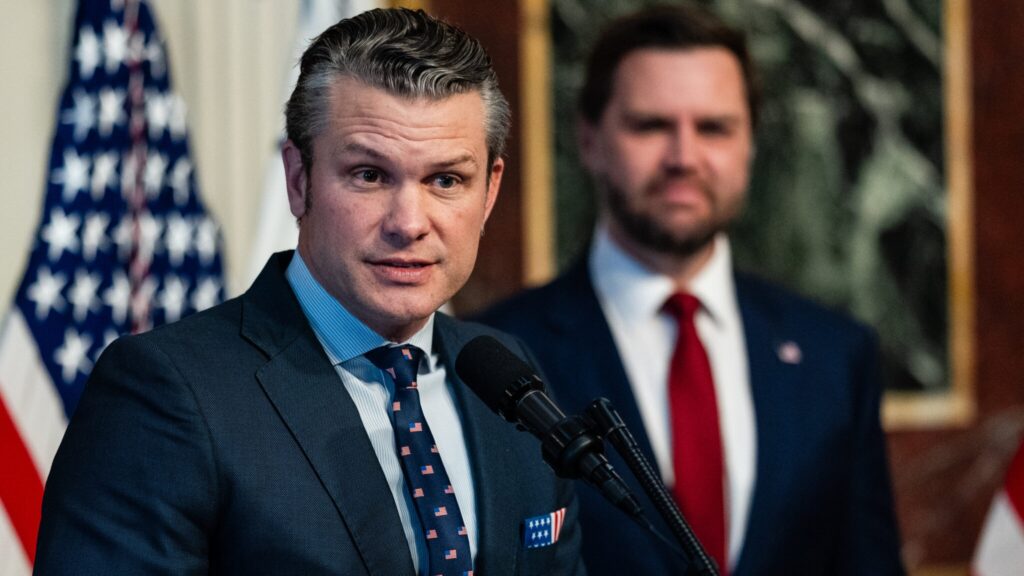 Hegseth confirma ataques dos EUA ao Irã: “Negociaremos com bomba se necessário”