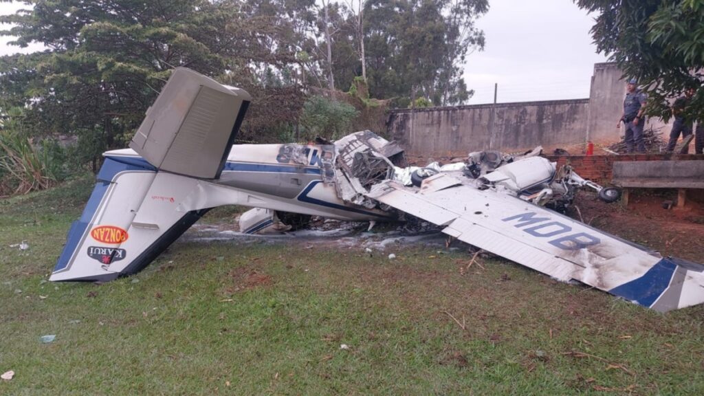 Duas pessoas morrem em queda de avião de pequeno porte no interior de São Paulo