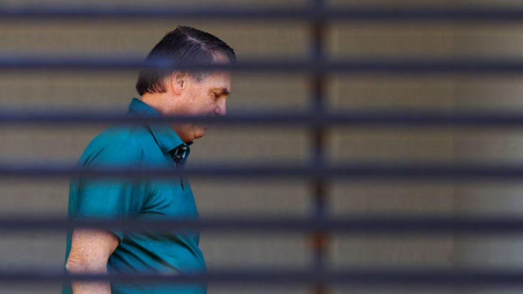 Moraes autoriza que Bolsonaro preste depoimento sobre arma apreendida pela Polícia Civil