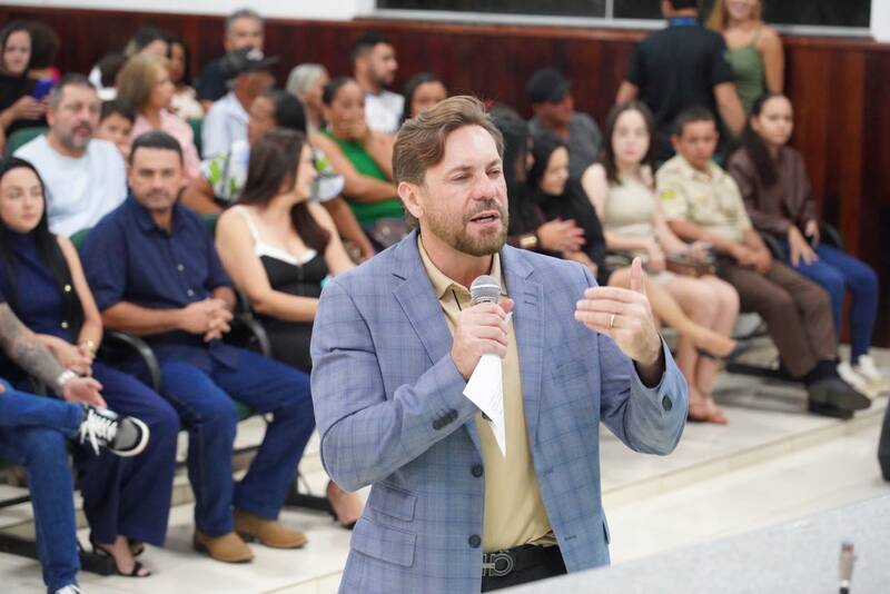 Programa Deputados Aqui homenageia moradores Terezópolis de Goiás e leva Castramóvel para a cidade