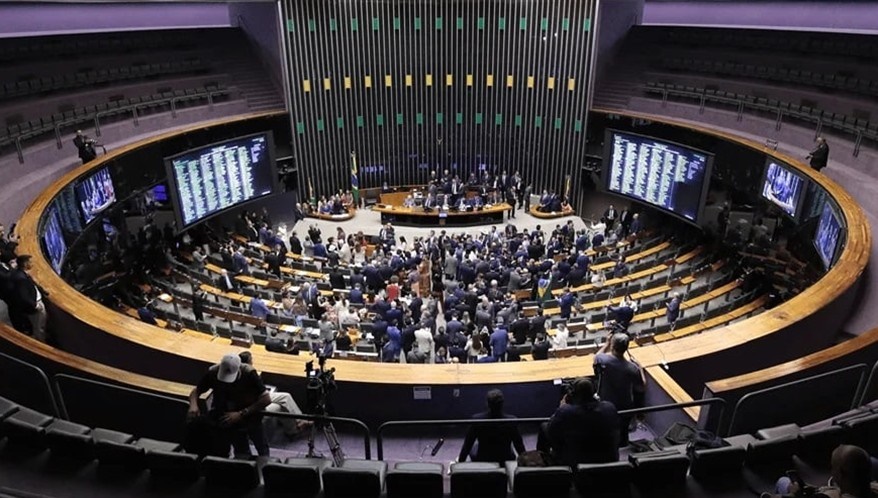 Câmara dos Deputados avança com projeto que aumenta penas para golpes digitais