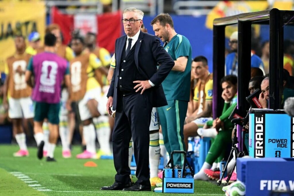 Ancelotti celebra atuação sólida, mas pede calma para mata-mata