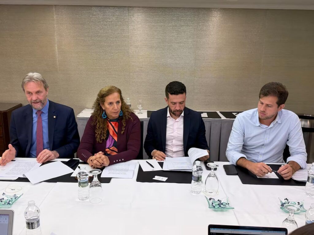 Comissão governista vai aos EUA para tentar derrubar classificação de PCC e CV como terroristas