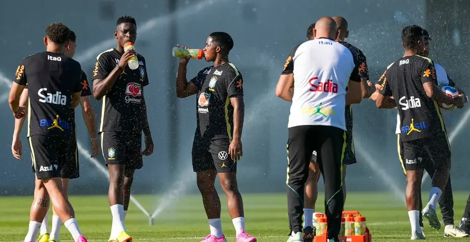 Calor intenso é desafio dentro e fora de campo na Copa do Mundo