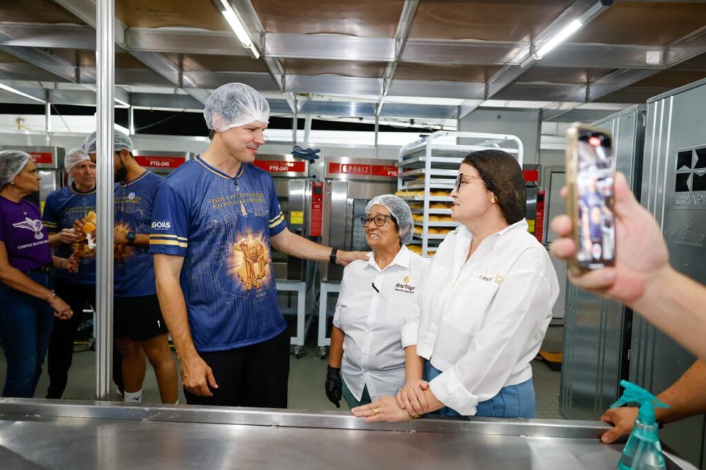 Daniel Vilela vistoria estrutura do Governo de Goiás para acolher romeiros durante caminhada a Trindade