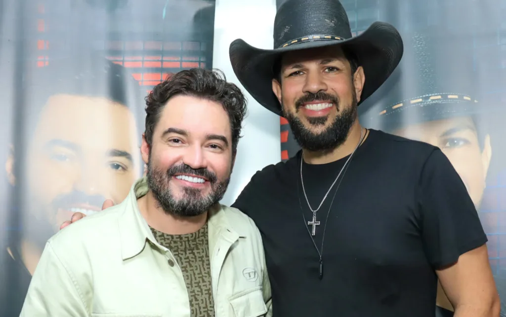 Dupla Fernando e Sorocaba apresenta show durante a Copa em Goiânia