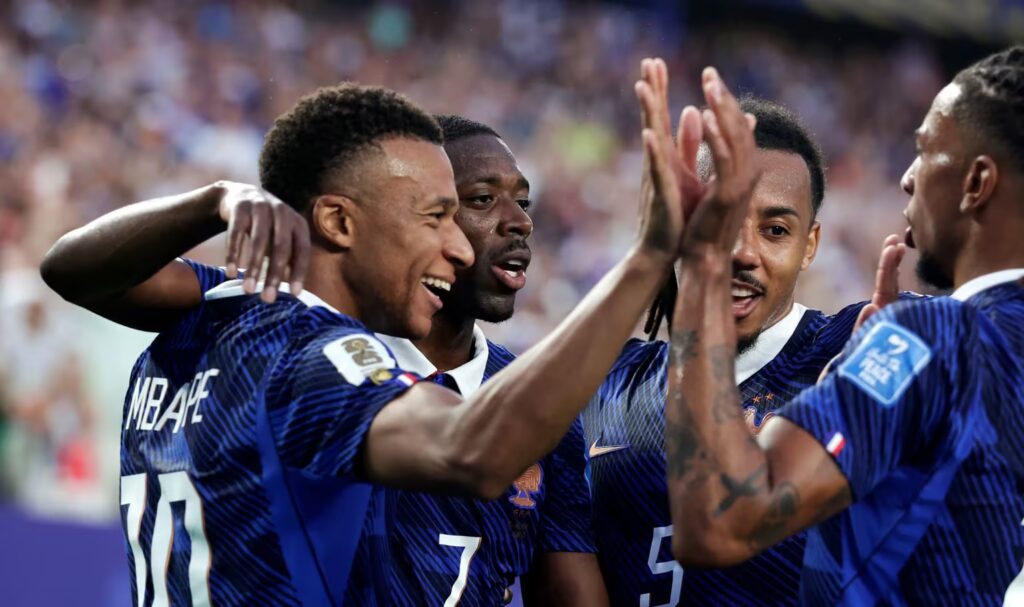 França vence Iraque com dois gols de Mbappé e se classifica na Copa do Mundo