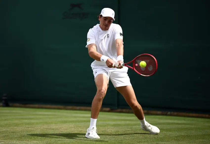 João Fonseca estreia em Wimbledon com vitória sobre ex-top 10 e avança à segunda rodada