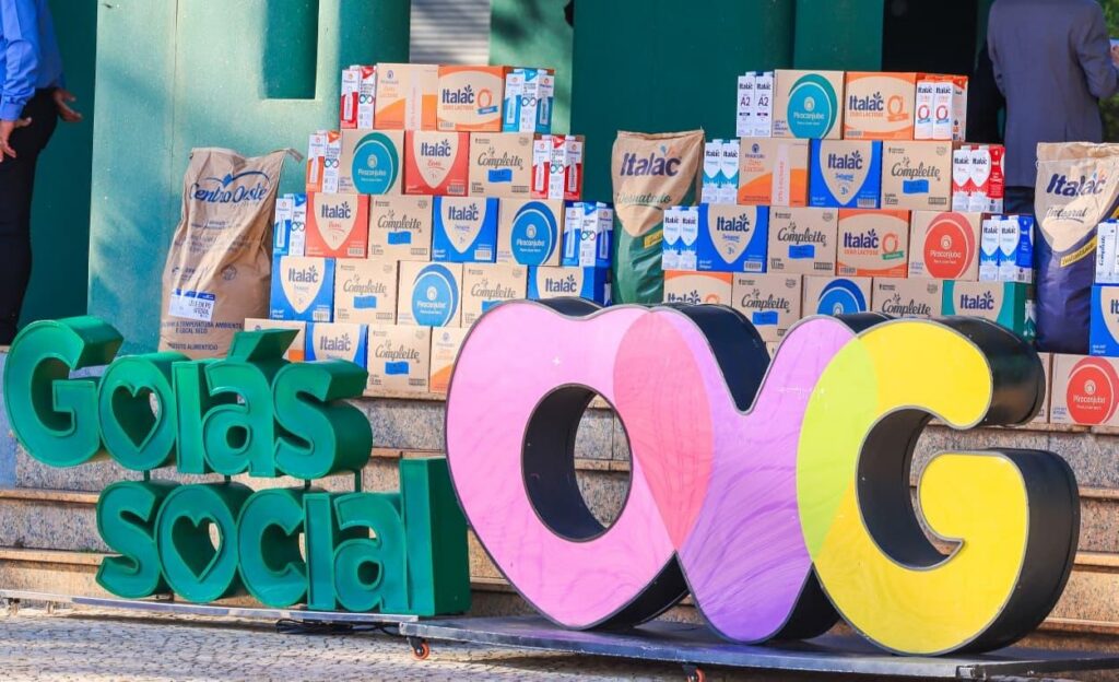 Governo de Goiás recebe doação de 61 mil litros de leite para distribuição a entidades sociais