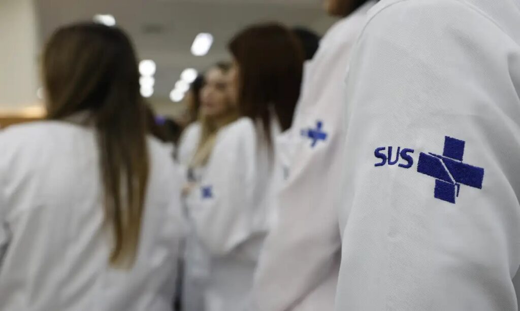 Estudante de Medicina precisará de nota mínima no Enamed para exercer profissão