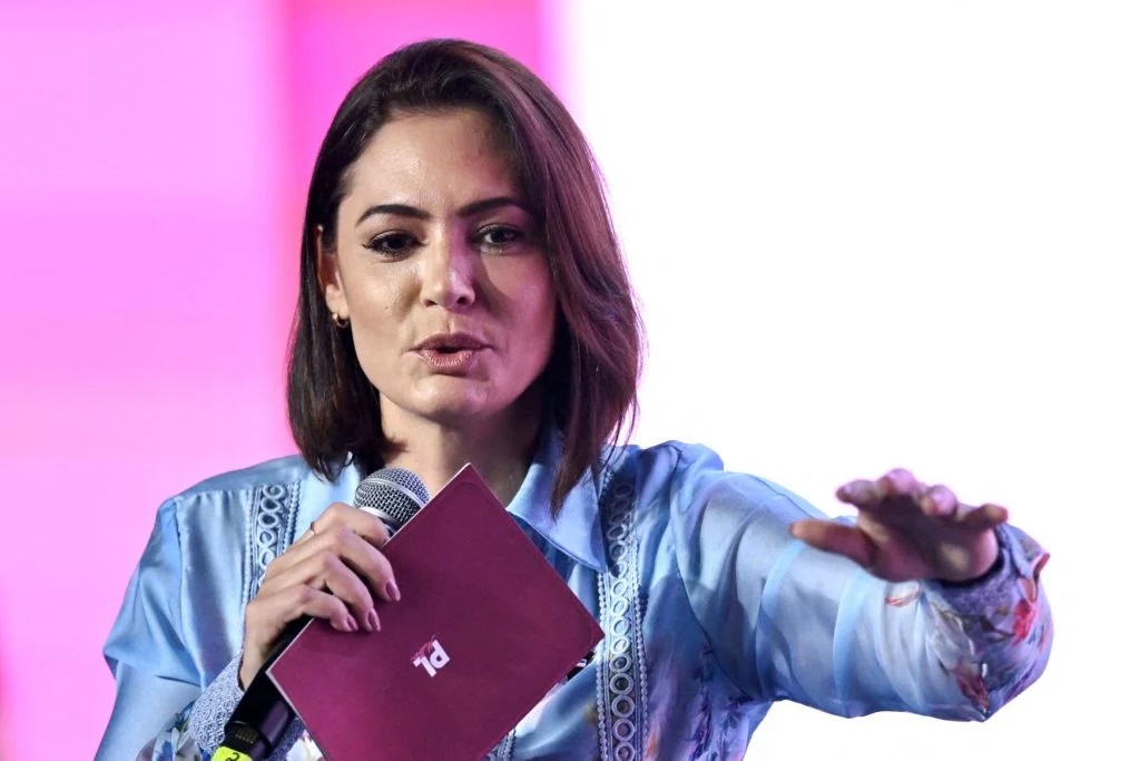 Michelle Bolsonaro decide até domingo se disputará vaga ao Senado, diz Valdemar