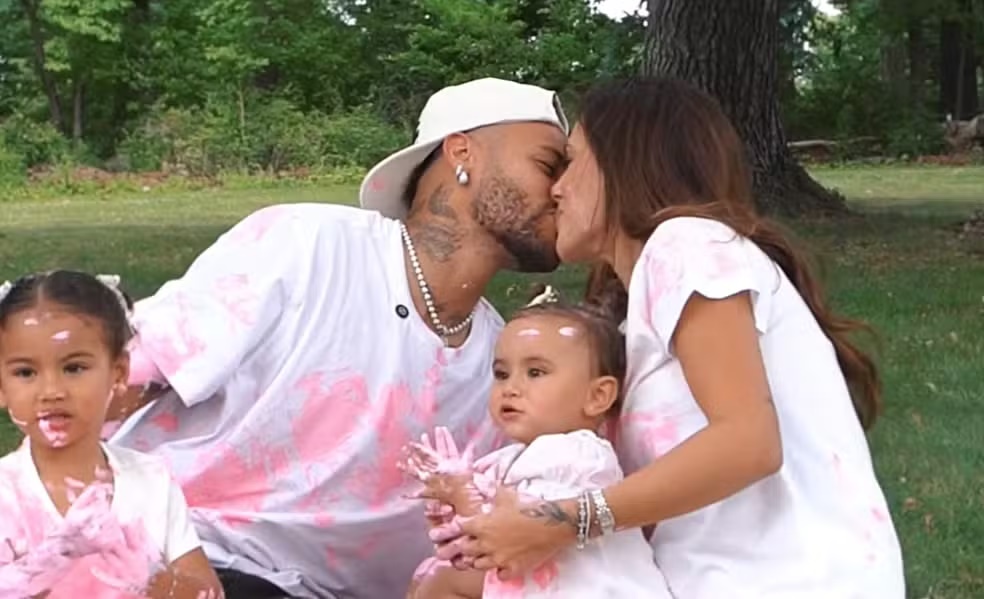 Neymar e Bruna Biancardi anunciam gravidez de terceira filha 