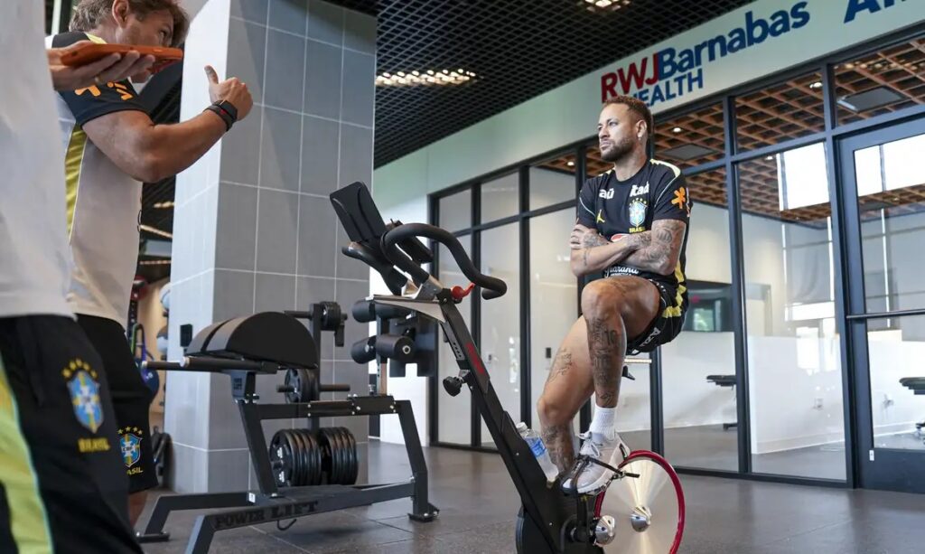 Exames de Neymar apontam 'boa evolução' , afirma CBF