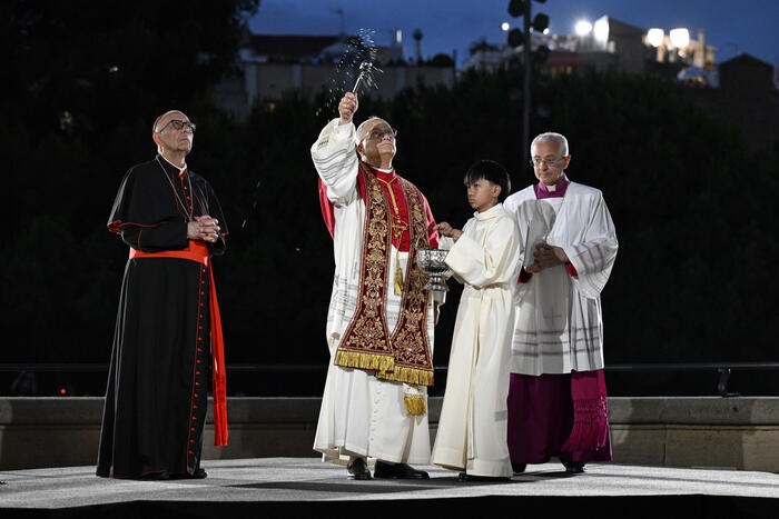 Papa Leão XIV abençoa torre da Sagrada Família e diz que cristãos não podem ‘promover a guerra’