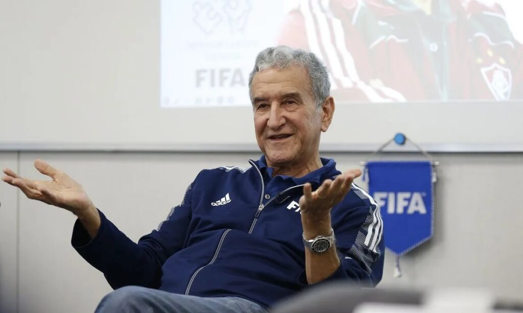 Parreira apresenta evolução e deixa sedação, mas segue na UTI sem previsão de alta