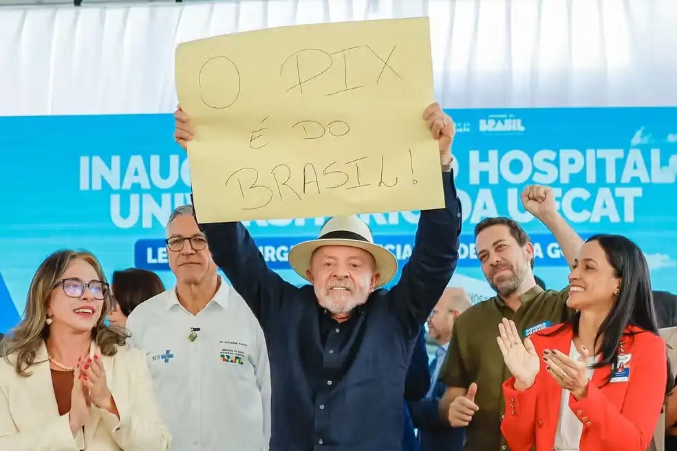 A gente não vai deixar o Trump intervir no Pix, diz Lula durante evento em Goiás