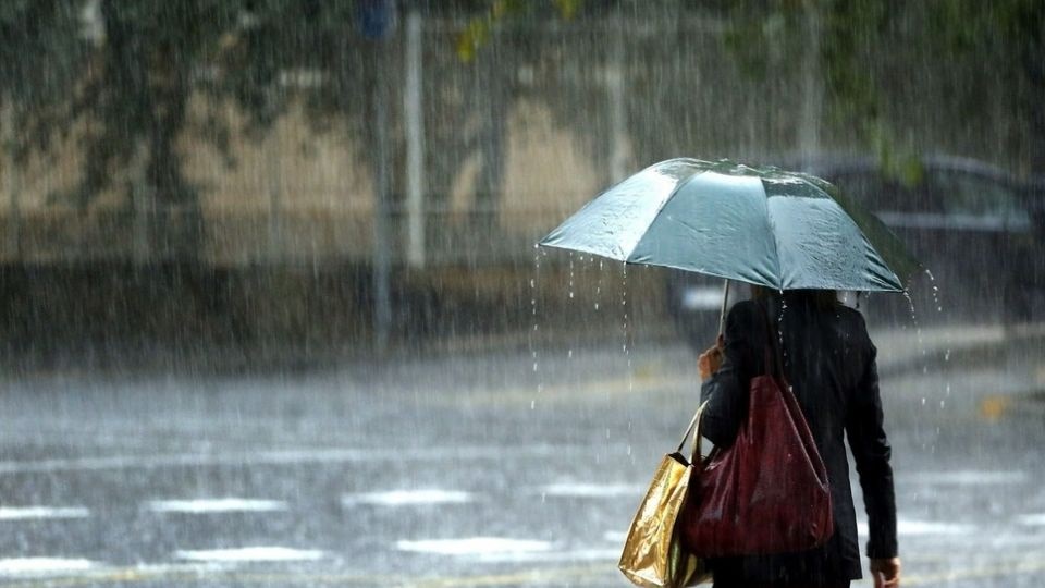 Tempestades e tornados derrubam rede elétrica e cancelam milhares de voos nos Estados Unidos