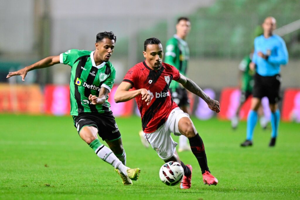 Série B: Com gols de Gustavo Coutinho e Marrony, Atlético-GO vence o América-MG 