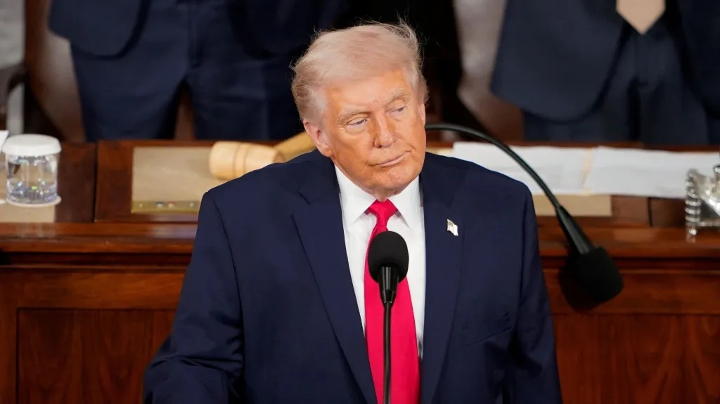 EUA: Aprovação de Trump avança, mas permanece próxima de mínima histórica, aponta pesquisa