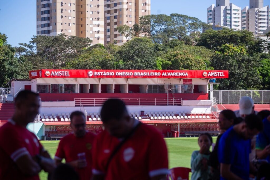 Vila Nova mira liderança da Série B em dia de briga contra o Z4