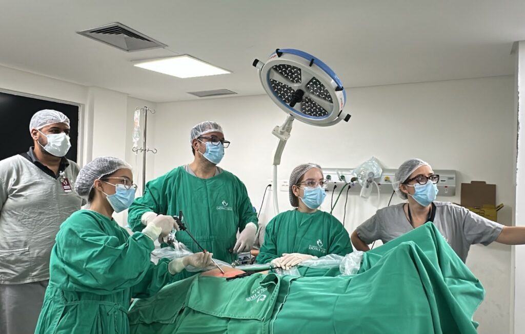 Hospital e Maternidade Dona Iris amplia cirurgias ginecológicas por vídeo com tecnologia avançada