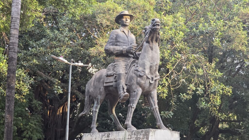 Estátua de Pedro Ludovico preserva a memória do fundador de Goiânia na Praça Cívica