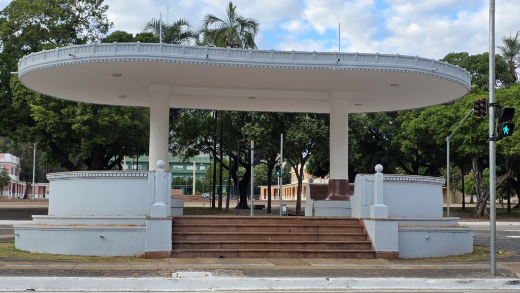 Coreto da Praça Cívica mantém viva a história cultural de Goiânia
