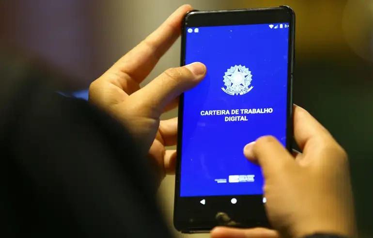 Empresas de Aparecida ofertam mais de 2,4 mil vagas de emprego nesta semana