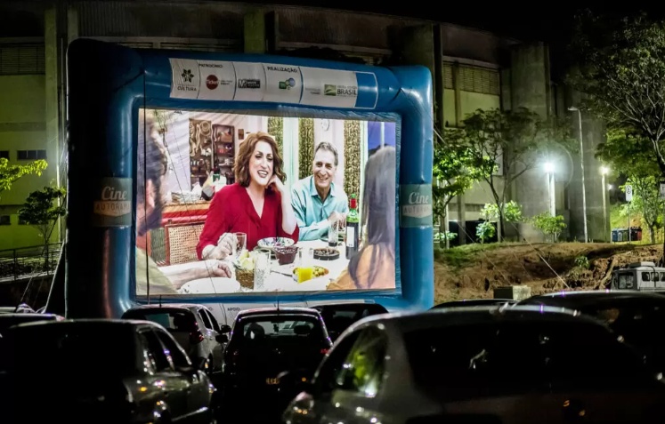 Goiânia recebe cinema drive-in gratuito no Parque Mutirama