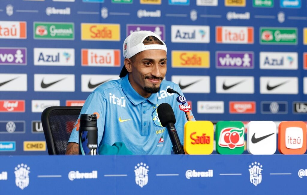 Raphinha treina e se aproxima de retorno à Copa do Mundo