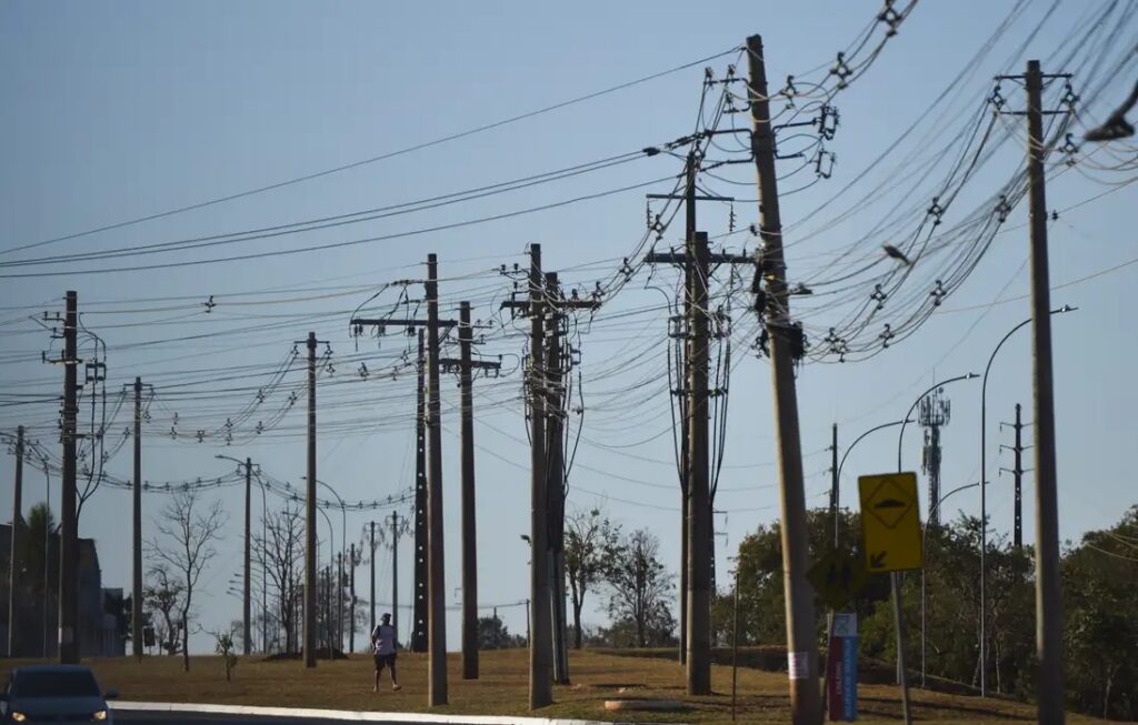 Número de acidentes com a rede elétrica cresceu no Brasil em 2025