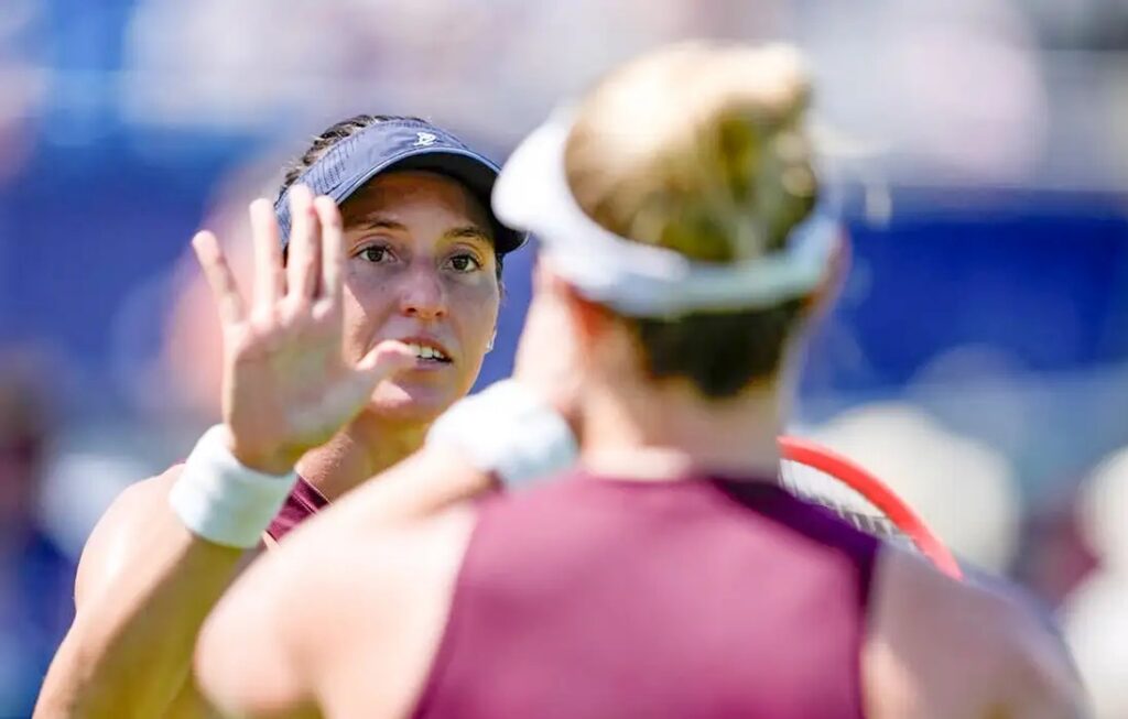 Luisa Stefani avança às oitavas de final nas duplas em Wimbledon