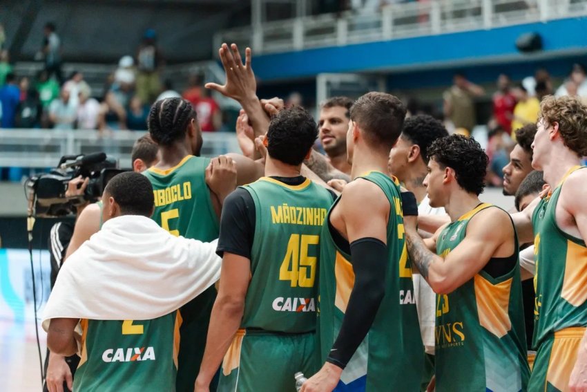 Seleção Brasileira de basquete encara a República Dominicana em Brasília