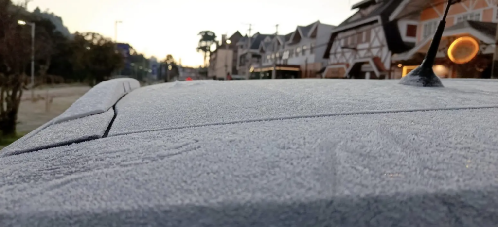 Com geada, Campos do Jordão bate novo recorde de frio em 2026
