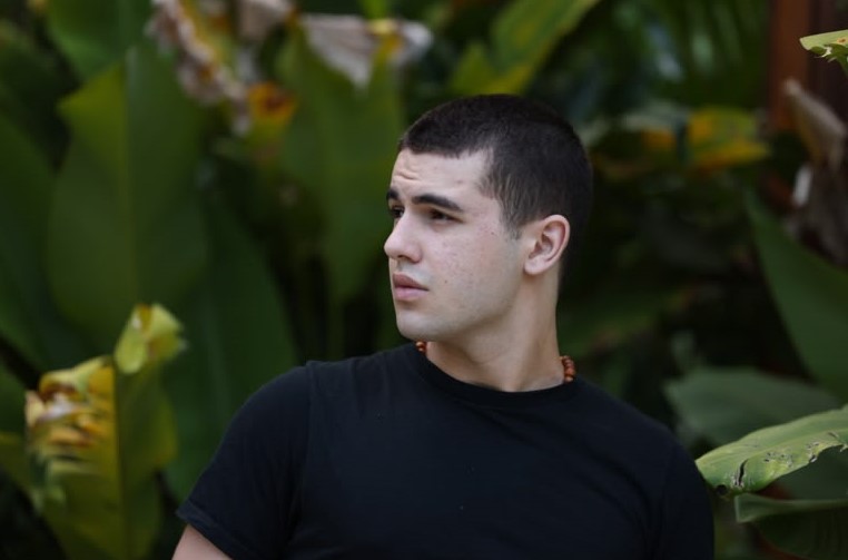 Cantor goiano VICC emplaca música na novela ‘Coração Acelerado’ e apresenta hit em Goiás