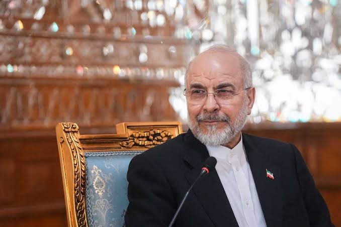 Presidente do Parlamento do Irã diz que Estreito de Ormuz não será reaberto sob ameaça dos EUA