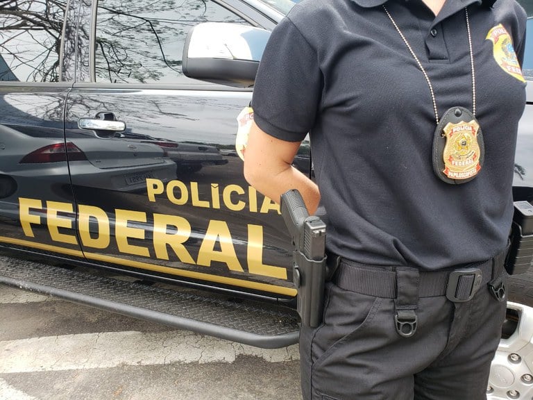 PF faz busca e apreensão na casa de Bolsonaro atrás de armas e munições