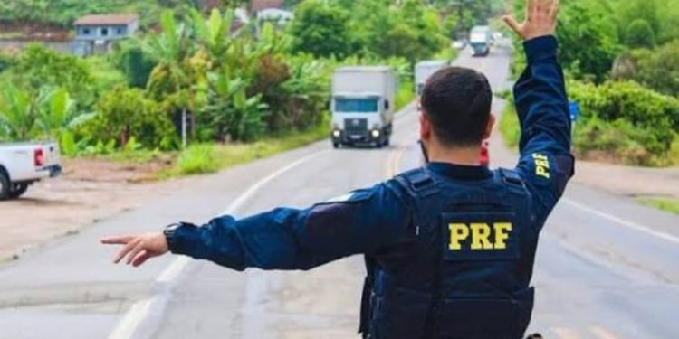 PRF reforça fiscalização nas rodovias goianas durante o período de férias escolares