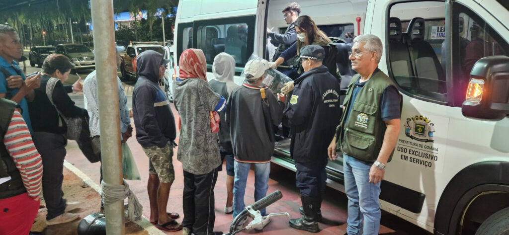 Prefeitura de Goiânia atende população em situação de rua com acolhimento e reinserção social
