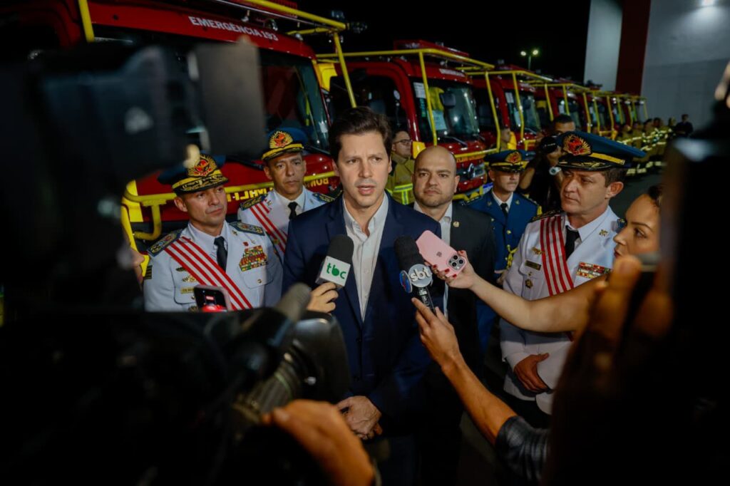Daniel Vilela anuncia promoção de 793 bombeiros e entrega veículos à corporação
