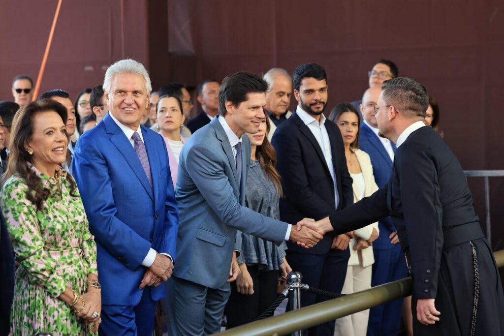 Daniel Vilela e Caiado participam de missa solene do Divino Pai Eterno em Trindade
