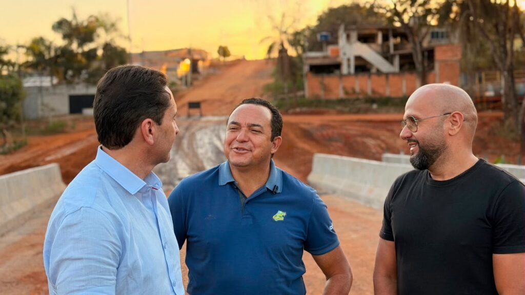 Leandro Vilela vistoria obras e acompanha fase final da ponte Colina de Homero