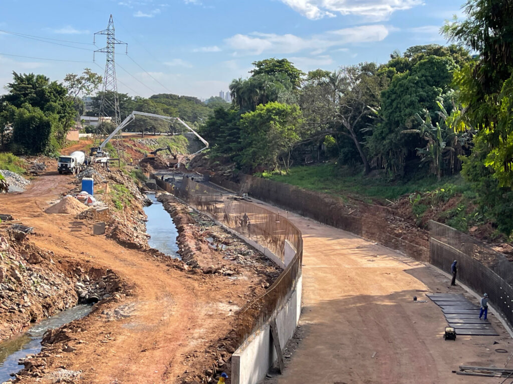 Obras de canalização do Córrego Cascavel em Goiânia avançam, diz Seinfra