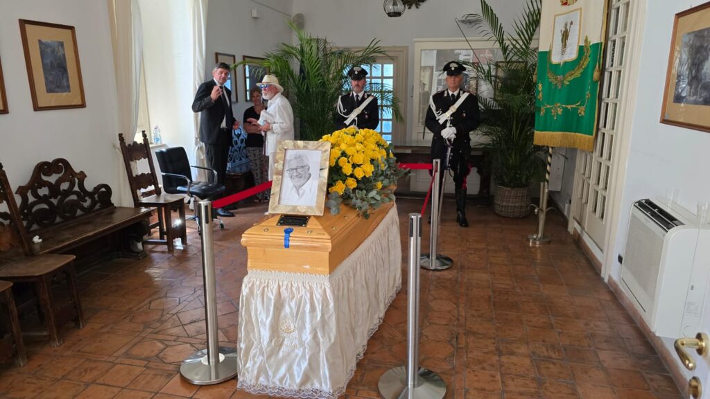 Veja imagens exclusivas do velório do cantor Peppino di Capri