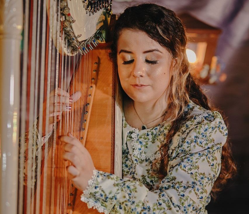 Harpista Aline Araújo representa Goiás no XXI Rio Harp Festival