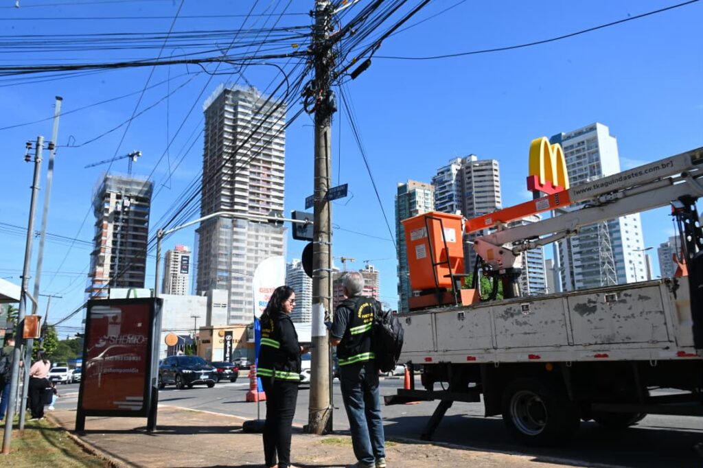 Operação Cidade Segura mobiliza empresas para regularização da rede aérea em Goiânia