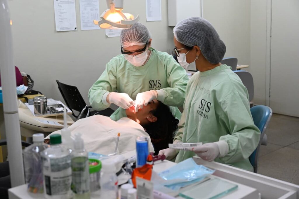 Mabel entrega novos equipamentos e anuncia ampliação do atendimento odontológico em Goiânia