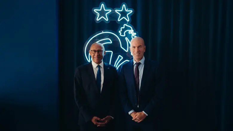 Zidane é oficializado como novo técnico da França